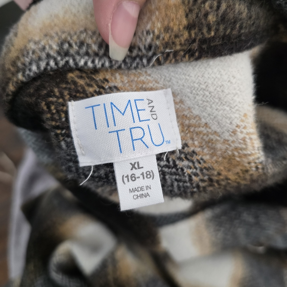 Time and Tru Black and White Plaid Button-Up Shacket - Picture 5 of 6